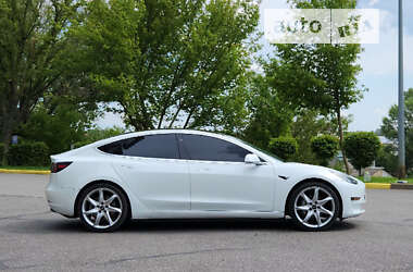 Седан Tesla Model 3 2019 в Киеве