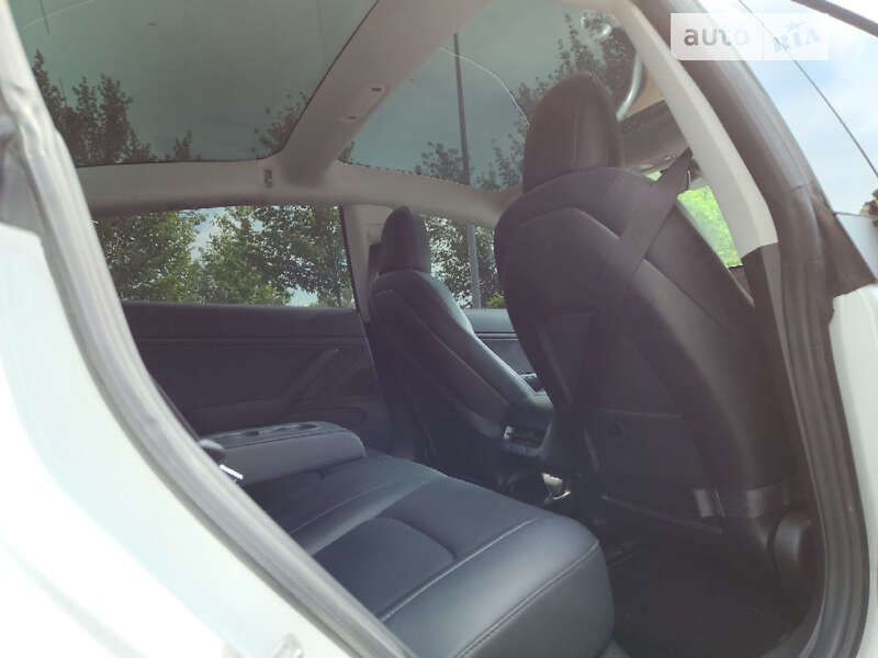 Седан Tesla Model 3 2019 в Києві