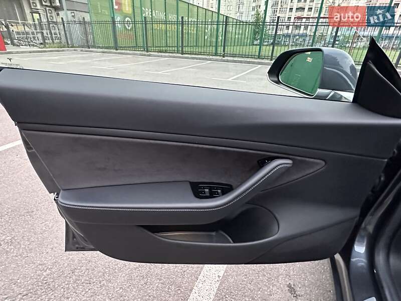 Седан Tesla Model 3 2018 в Києві