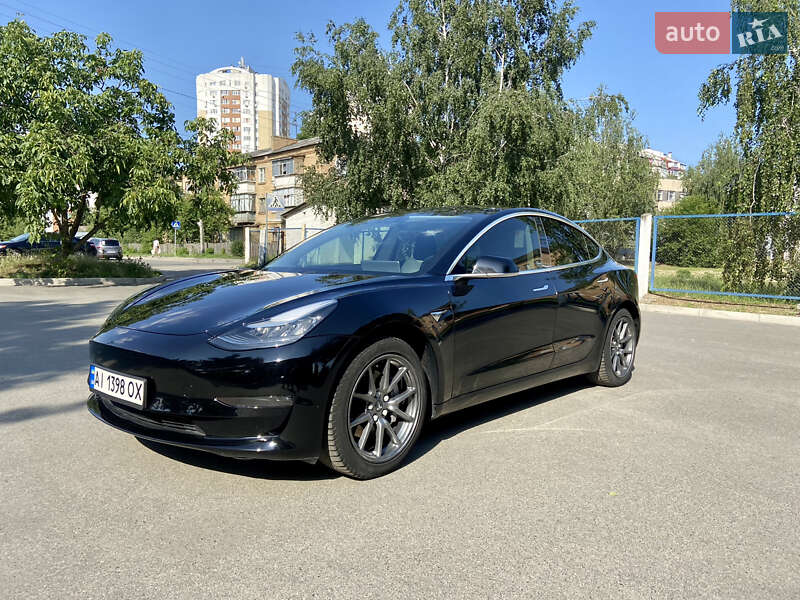Седан Tesla Model 3 2019 в Киеве