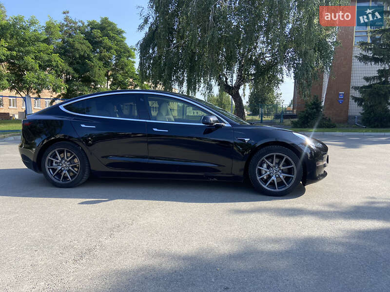 Седан Tesla Model 3 2019 в Киеве