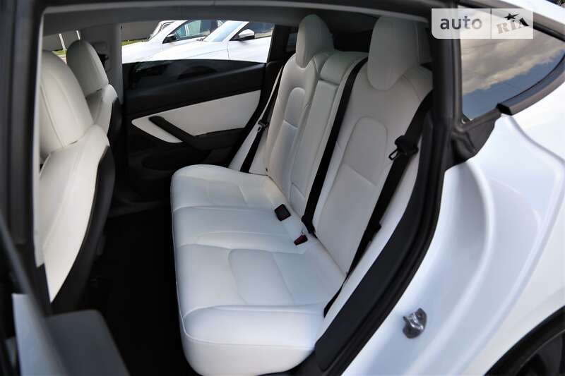 Седан Tesla Model 3 2020 в Киеве