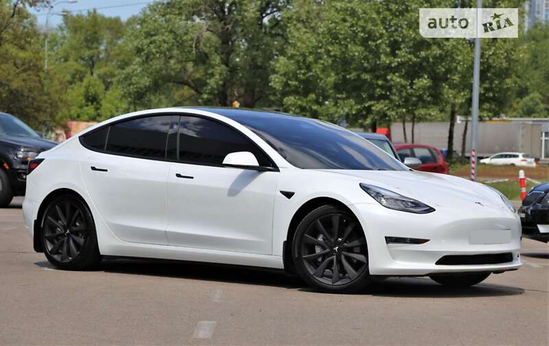 Седан Tesla Model 3 2020 в Киеве