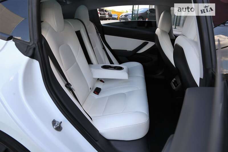 Седан Tesla Model 3 2020 в Киеве