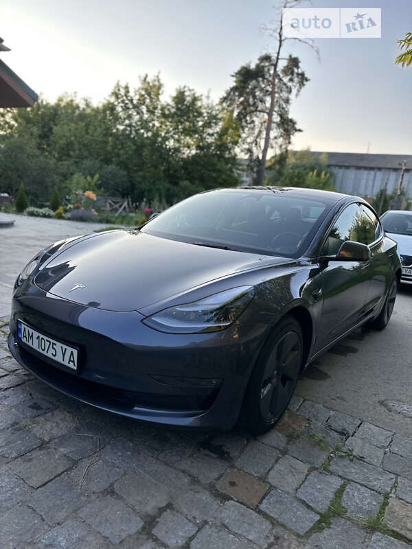 Седан Tesla Model 3 2022 в Житомире