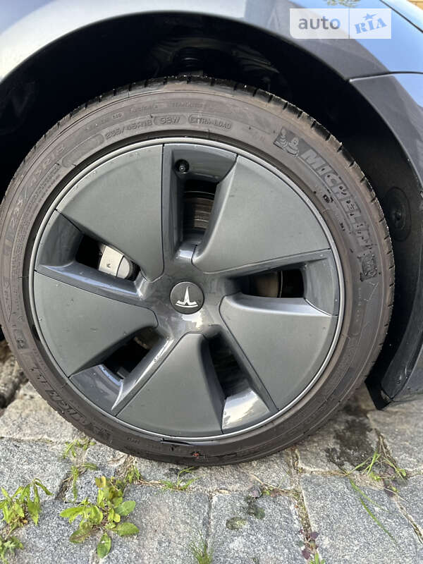 Седан Tesla Model 3 2022 в Житомире