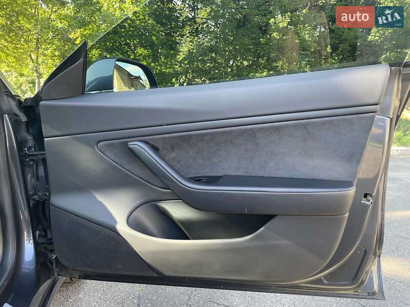 Седан Tesla Model 3 2018 в Киеве