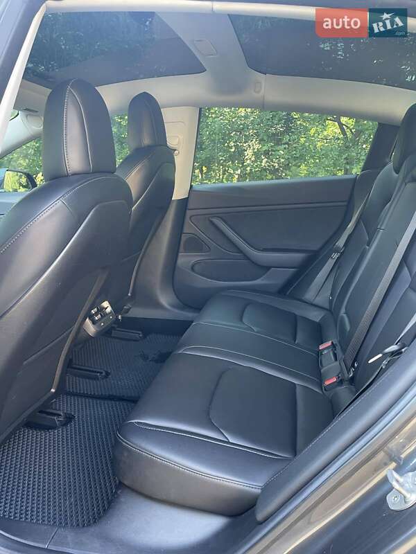 Седан Tesla Model 3 2018 в Киеве