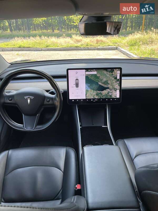 Седан Tesla Model 3 2018 в Киеве
