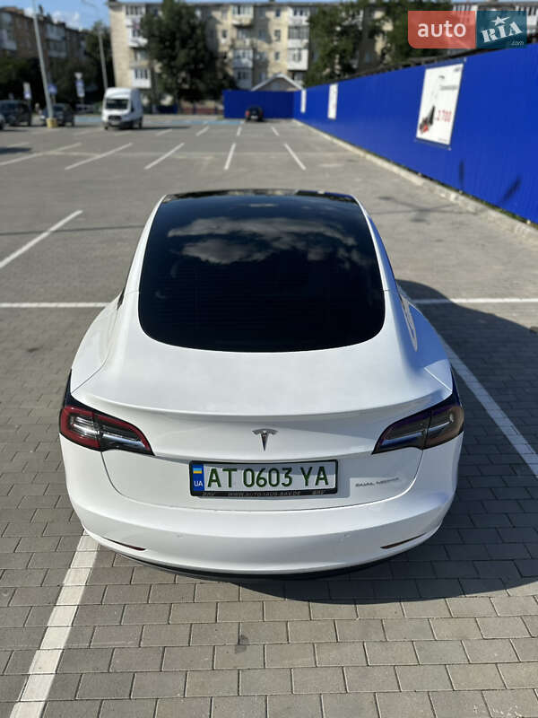 Седан Tesla Model 3 2022 в Калуше