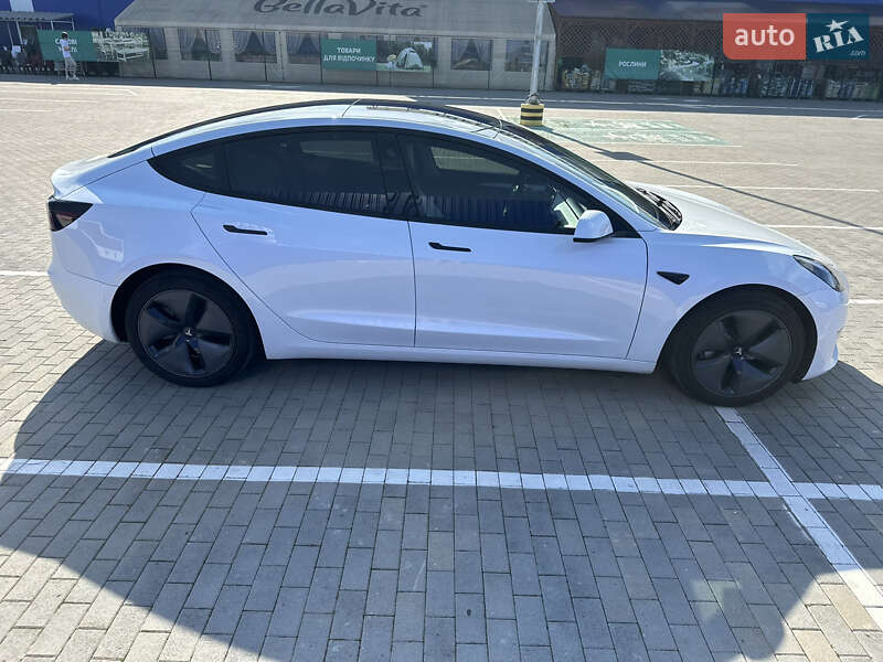 Седан Tesla Model 3 2022 в Калуше
