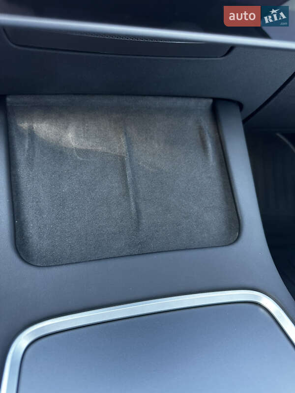 Седан Tesla Model 3 2022 в Калуше