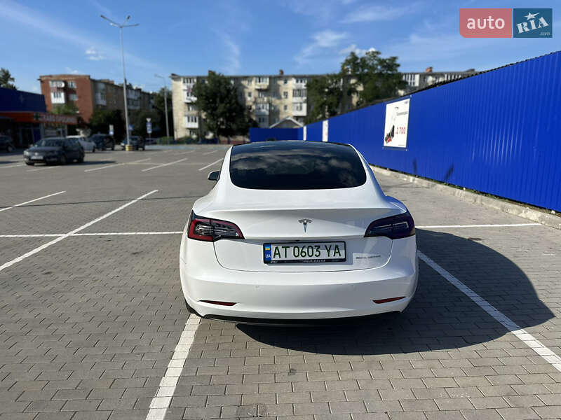 Седан Tesla Model 3 2022 в Калуше