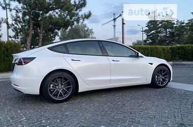 Седан Tesla Model 3 2022 в Киеве