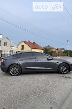 Седан Tesla Model 3 2021 в Львові