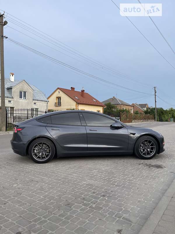 Седан Tesla Model 3 2021 в Львові