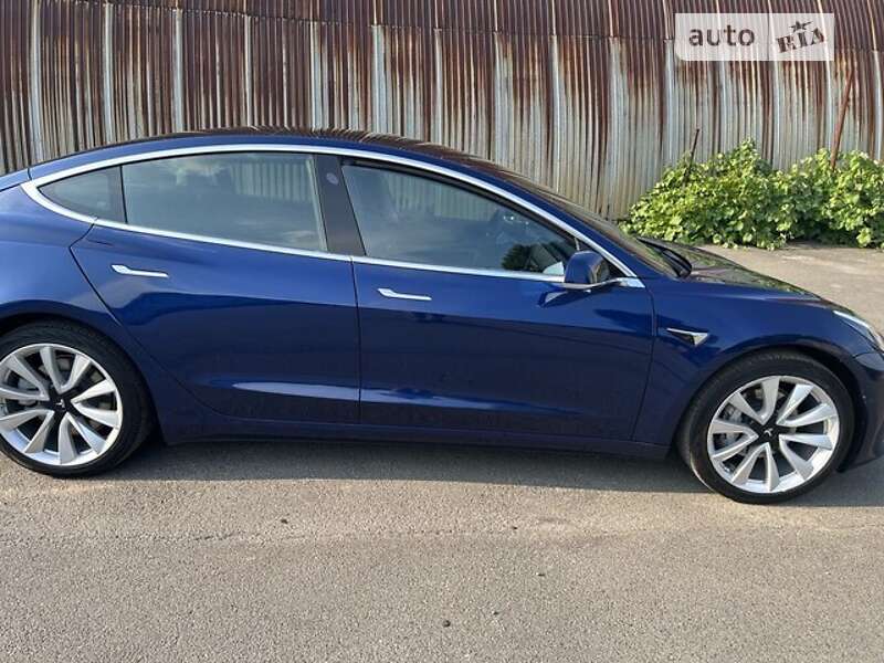 Седан Tesla Model 3 2019 в Києві