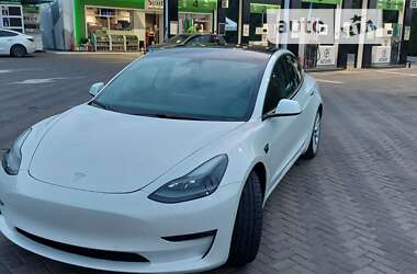 Седан Tesla Model 3 2021 в Черновцах