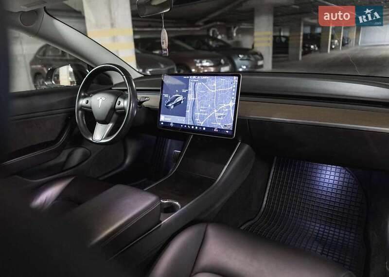 Седан Tesla Model 3 2018 в Киеве