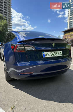 Седан Tesla Model 3 2020 в 