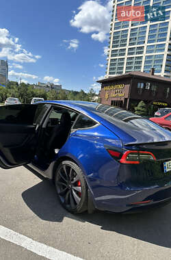 Седан Tesla Model 3 2020 в 