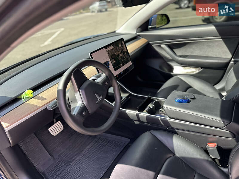 Седан Tesla Model 3 2020 в Днепре