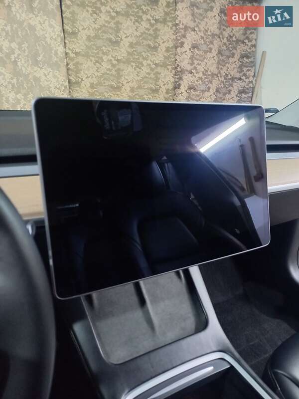 Седан Tesla Model 3 2022 в Староконстантинове