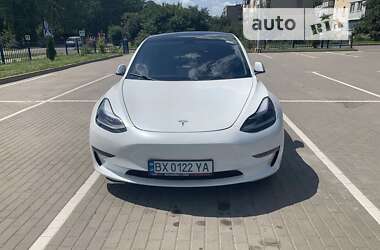 Седан Tesla Model 3 2022 в Староконстантинове