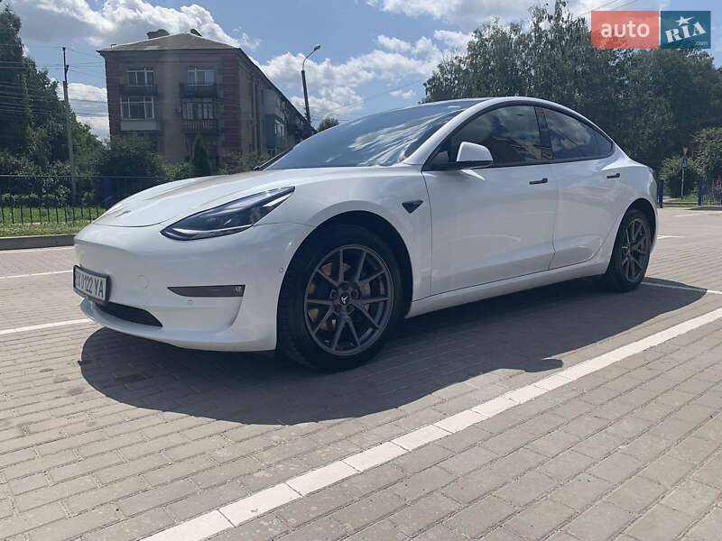Седан Tesla Model 3 2022 в Староконстантинове