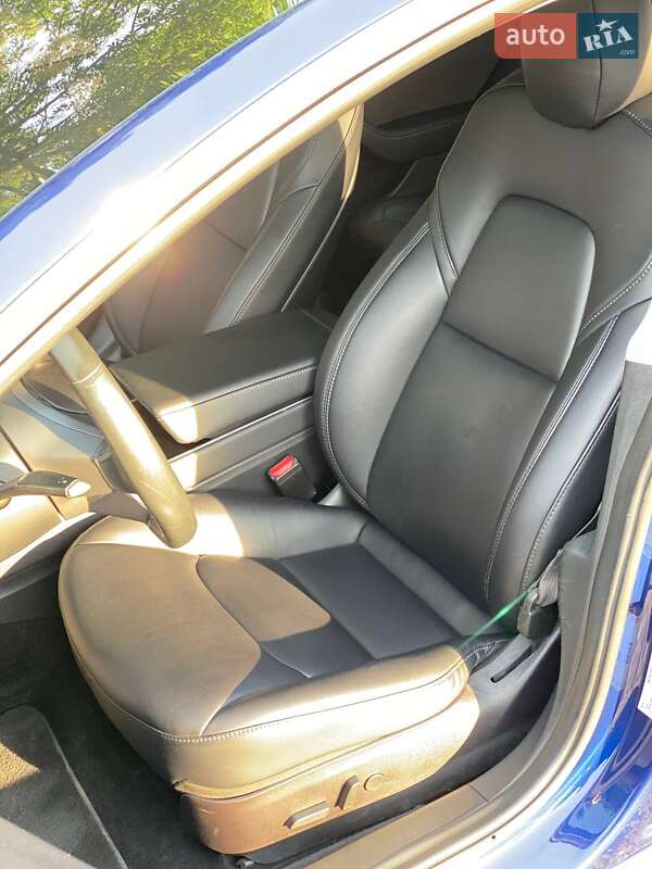 Седан Tesla Model 3 2018 в Сумах