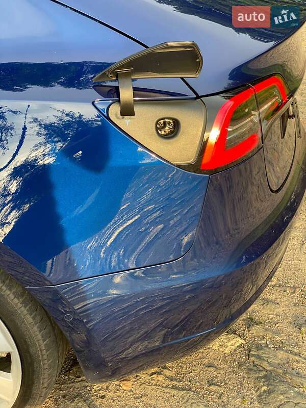 Седан Tesla Model 3 2018 в Сумах