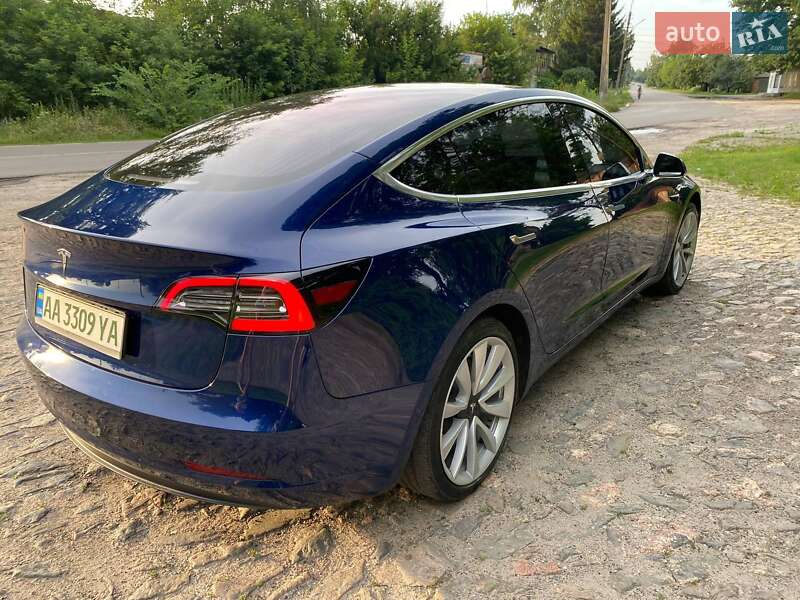 Седан Tesla Model 3 2018 в Сумах