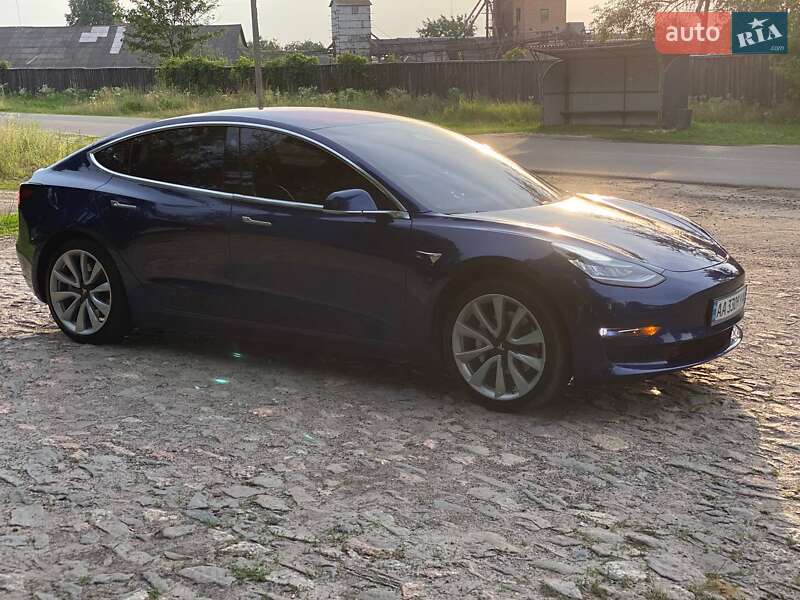 Седан Tesla Model 3 2018 в Сумах