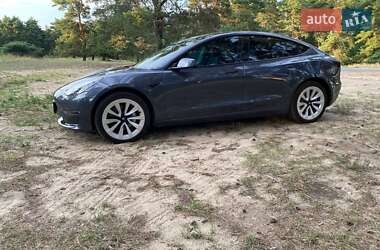 Седан Tesla Model 3 2022 в 