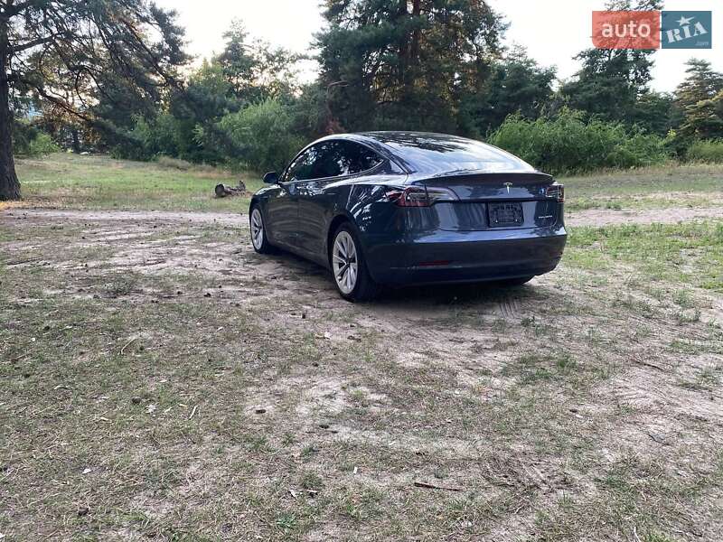 Седан Tesla Model 3 2022 в Днепре