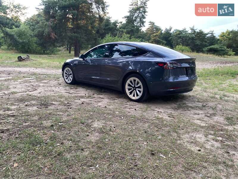 Седан Tesla Model 3 2022 в Днепре