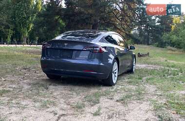 Седан Tesla Model 3 2022 в 