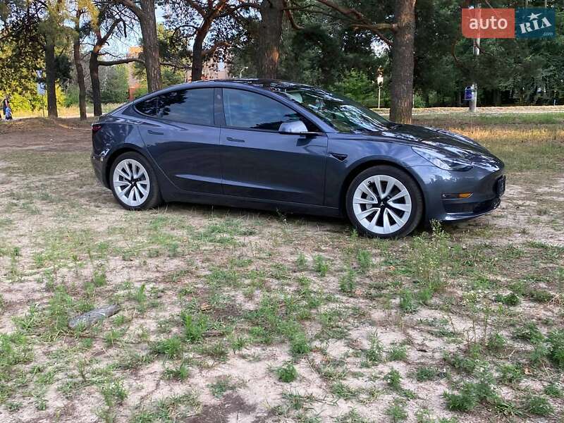 Седан Tesla Model 3 2022 в Днепре