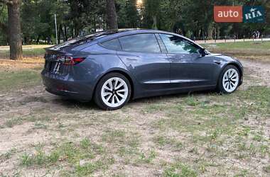 Седан Tesla Model 3 2022 в 