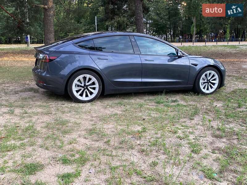 Седан Tesla Model 3 2022 в Днепре