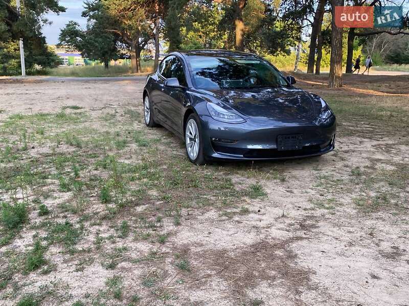 Седан Tesla Model 3 2022 в Днепре