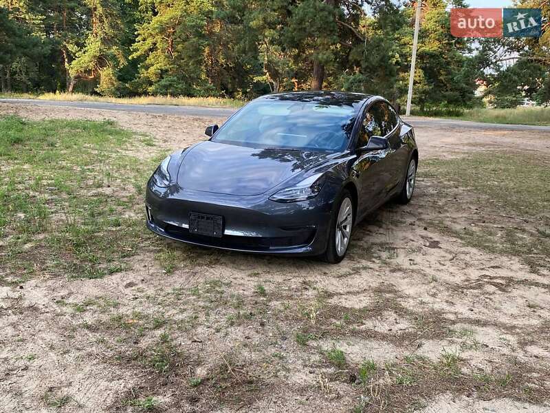 Седан Tesla Model 3 2022 в Днепре