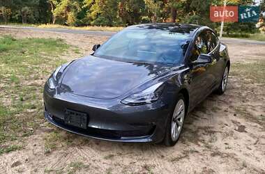 Седан Tesla Model 3 2022 в 