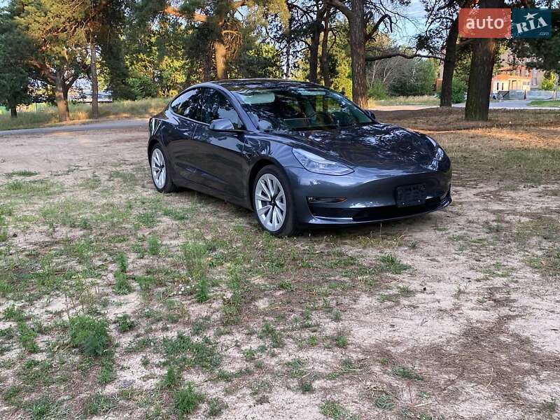 Седан Tesla Model 3 2022 в Днепре
