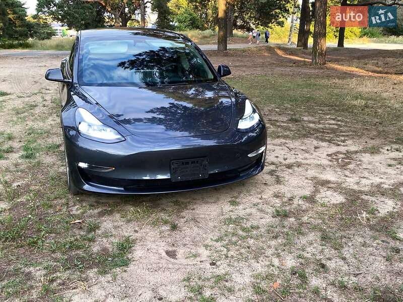 Седан Tesla Model 3 2022 в Днепре