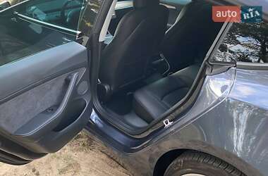 Седан Tesla Model 3 2022 в 