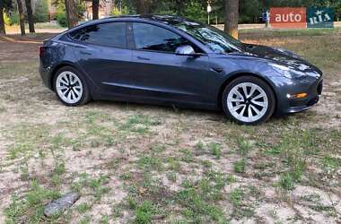 Седан Tesla Model 3 2022 в 