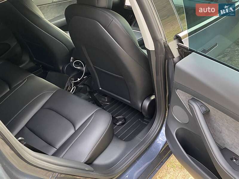 Седан Tesla Model 3 2022 в Днепре