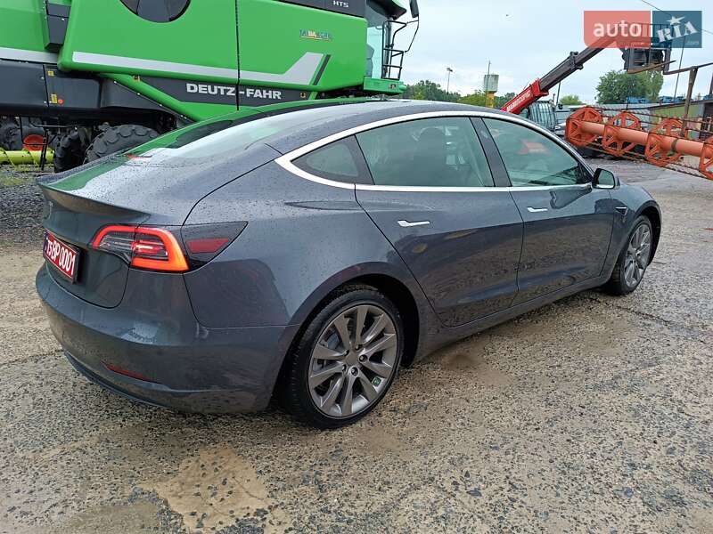 Седан Tesla Model 3 2020 в Звенигородці