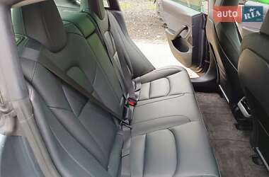 Седан Tesla Model 3 2020 в Звенигородці